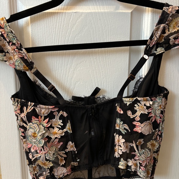 NWT Victoria’s Secret bra top - Picture 7 of 8